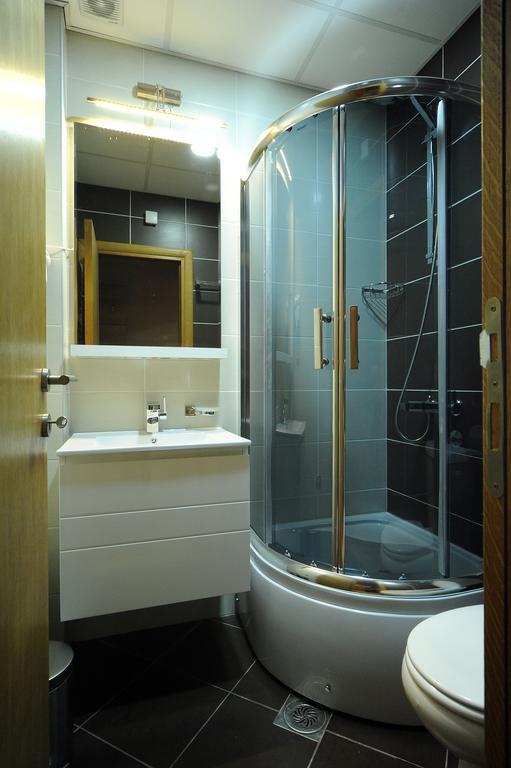 Garni Uni Elita Lux Hotel Ni Quarto foto