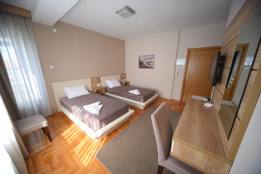 Garni Uni Elita Lux Hotel Ni Exterior foto