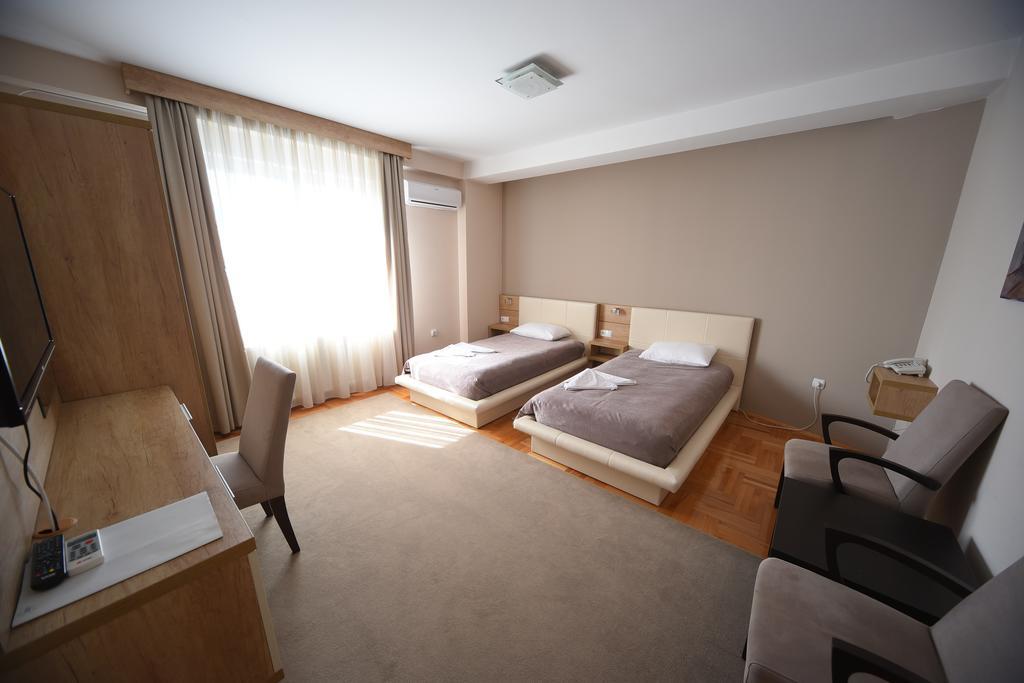 Garni Uni Elita Lux Hotel Ni Exterior foto