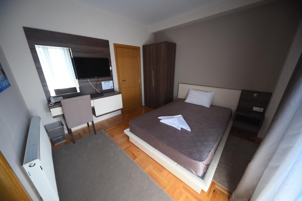 Garni Uni Elita Lux Hotel Ni Exterior foto
